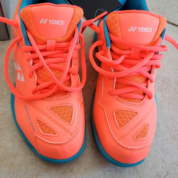 Yonex power cushion 65R3 - Picture 2 of 6